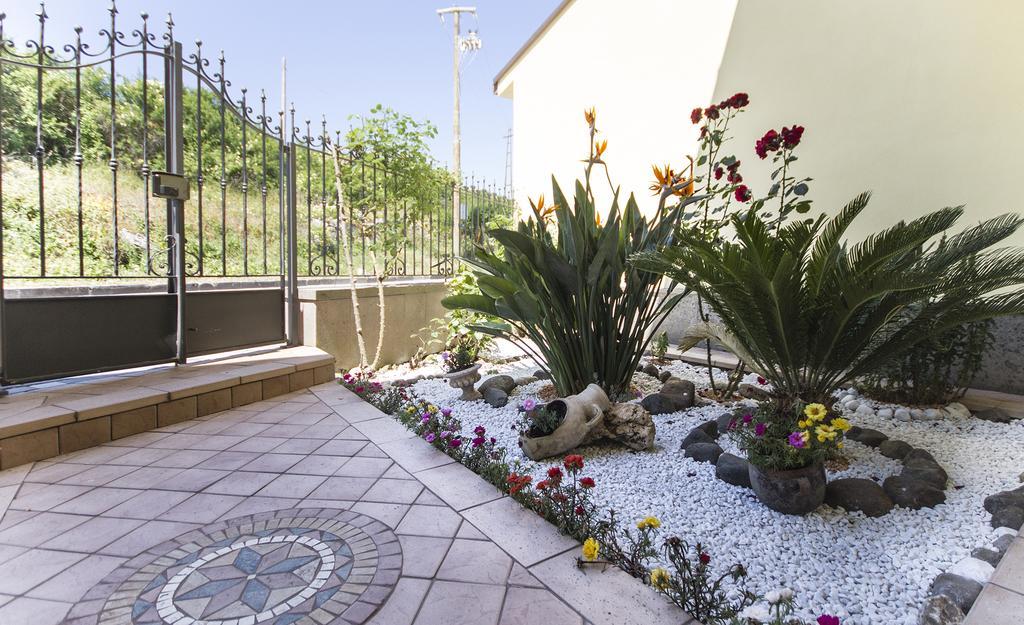 Bed and Breakfast Sa Mariposa Ittiri Екстер'єр фото